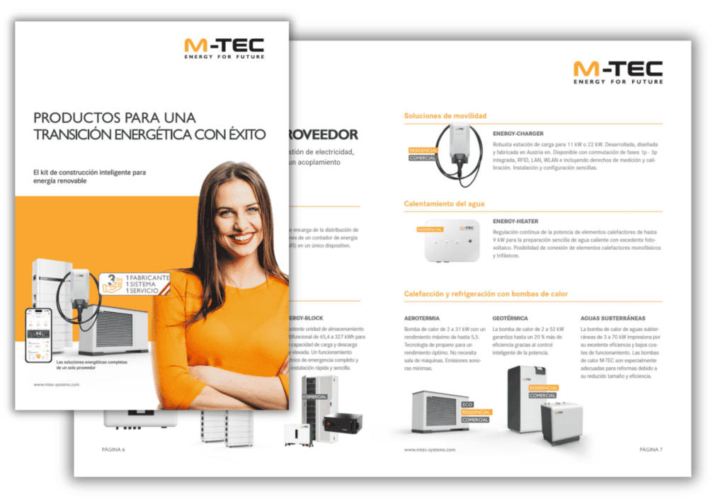Una portada con una mujer sonriendo y el logotipo de M-TEC en la parte superior. El fondo es de color blanco y naranja. Detrás de la portada hay dos páginas con productos y texto en negro y naranja.